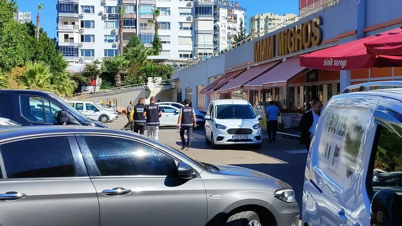 Antalya Büyükşehir Belediyesi'ne operasyon Antalyaspor Derneği'ne de sıçradı! 20 gözaltı