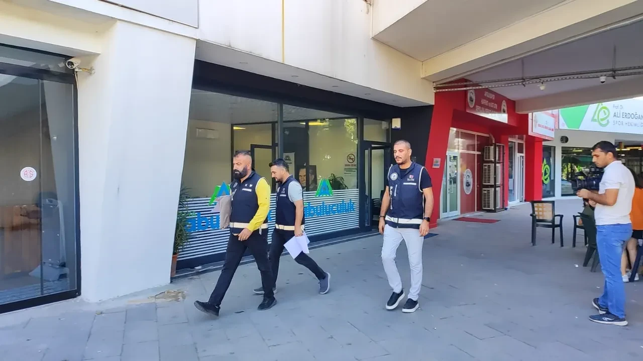 Antalya Büyükşehir Belediyesi'ne operasyon Antalyaspor Derneği'ne de sıçradı! 20 gözaltı