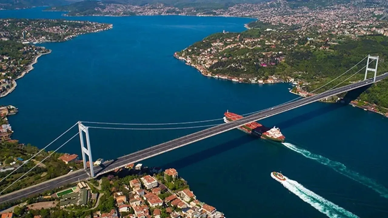 Boğaz'da gemi trafiği normale döndü 