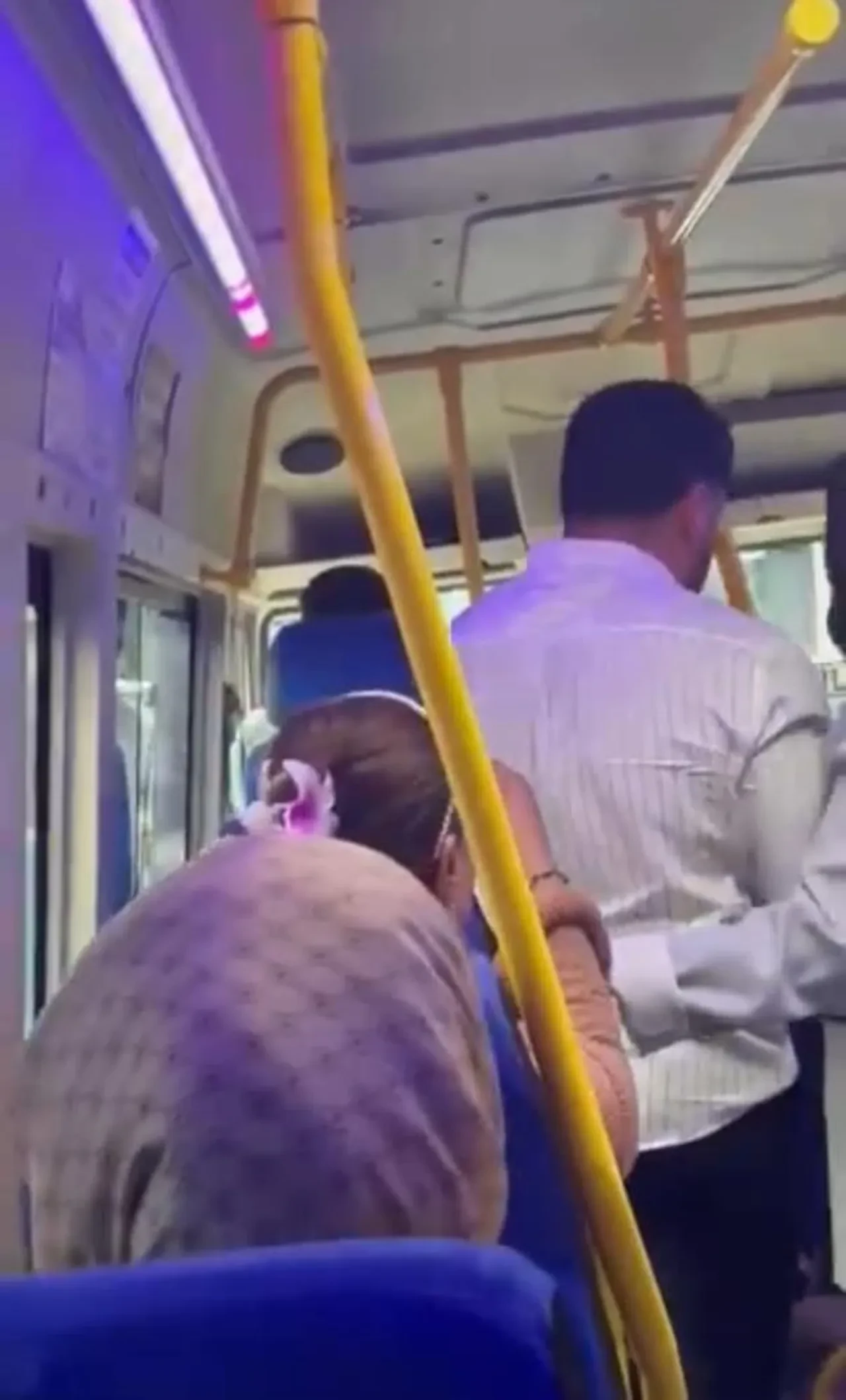 Can taşıdığını yolcular hatırlattı! Asabi şoföre laf anlatamadılar