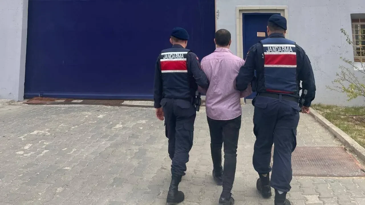 Cezaevi firarisi camide uyurken yakalandı
