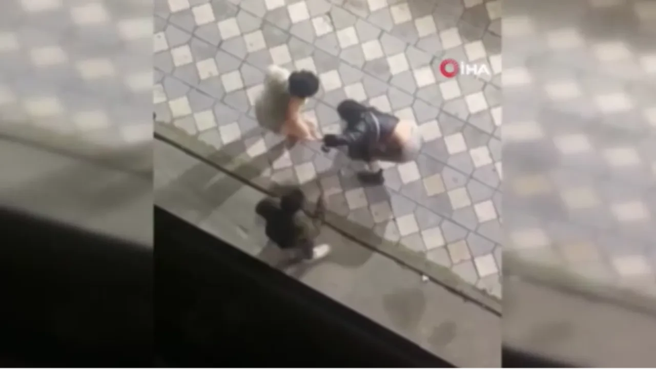 Esenyurt'ta iki kadın sokak ortasında birbirine girdi! İşte o anlar