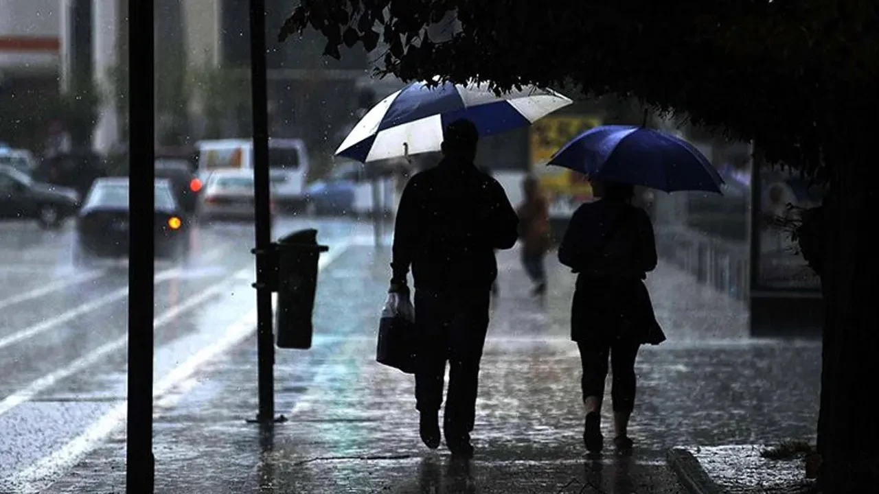 Meteoroloji ve AKOM'dan İstanbullulara peş peşe uyarılar! Bu iki güne dikkat: Megakenti kara bulutlar kaplayacak