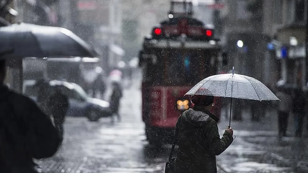 Meteoroloji ve AKOM'dan İstanbullulara peş peşe uyarılar! Bu iki güne dikkat: Megakenti kara bulutlar kaplayacak