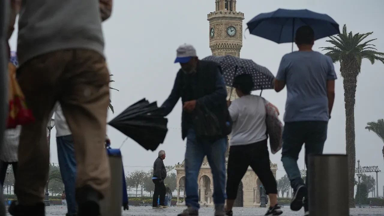 Meteoroloji'den 6 bölgeye sağanak uyarısı: Sel ve su baskınlarına dikkat!