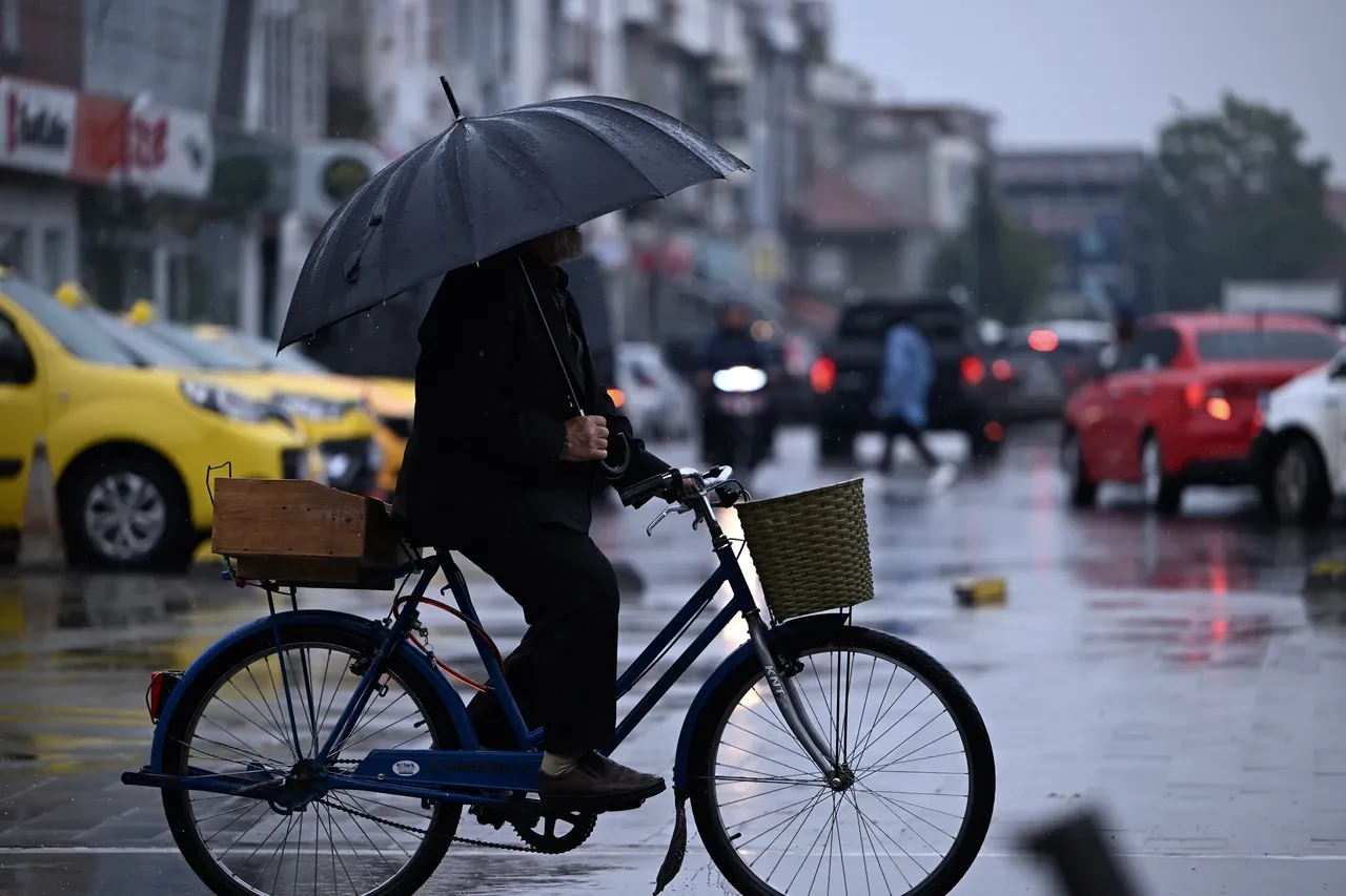 Meteoroloji'den 6 bölgeye sağanak uyarısı: Sel ve su baskınlarına dikkat!