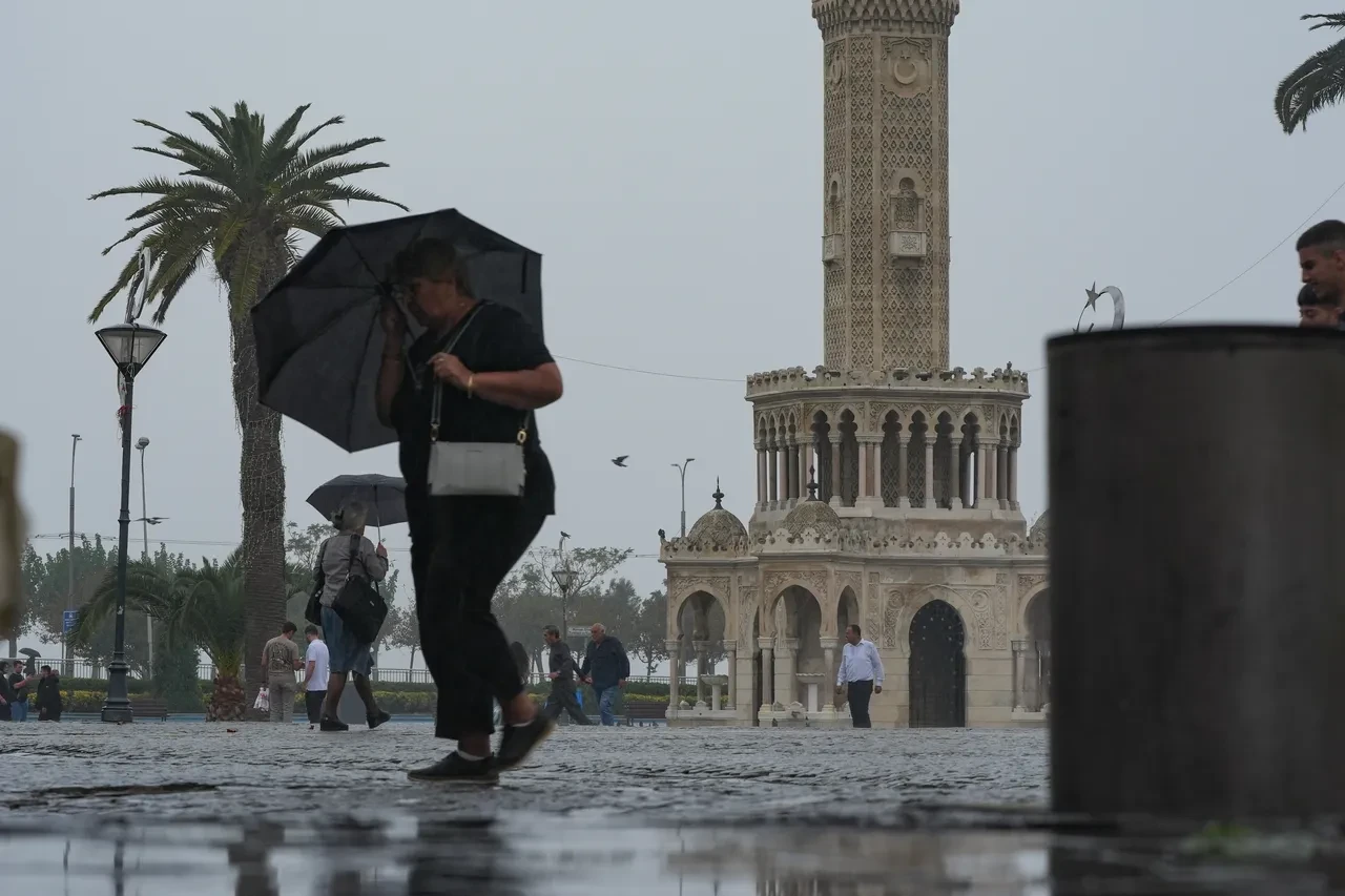 Meteoroloji'den 6 bölgeye sağanak uyarısı: Sel ve su baskınlarına dikkat!