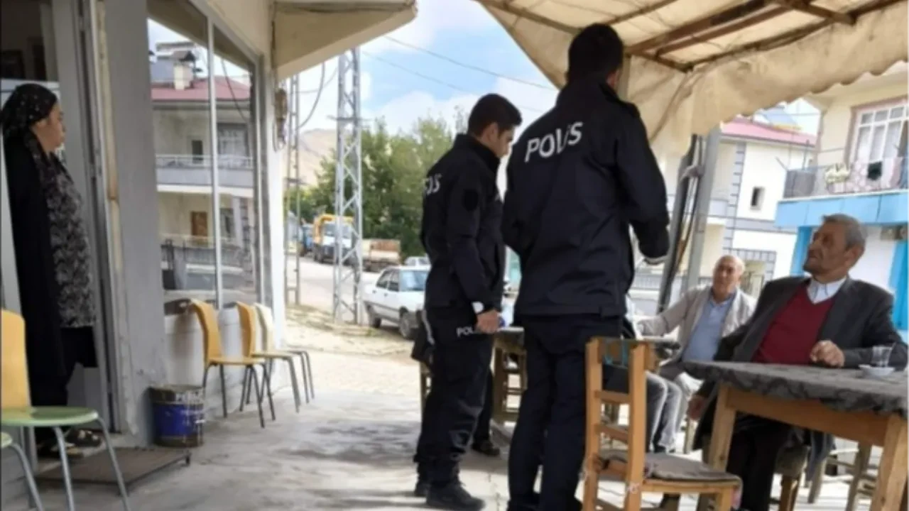 Polis pazar yerinde kadınlara KADES