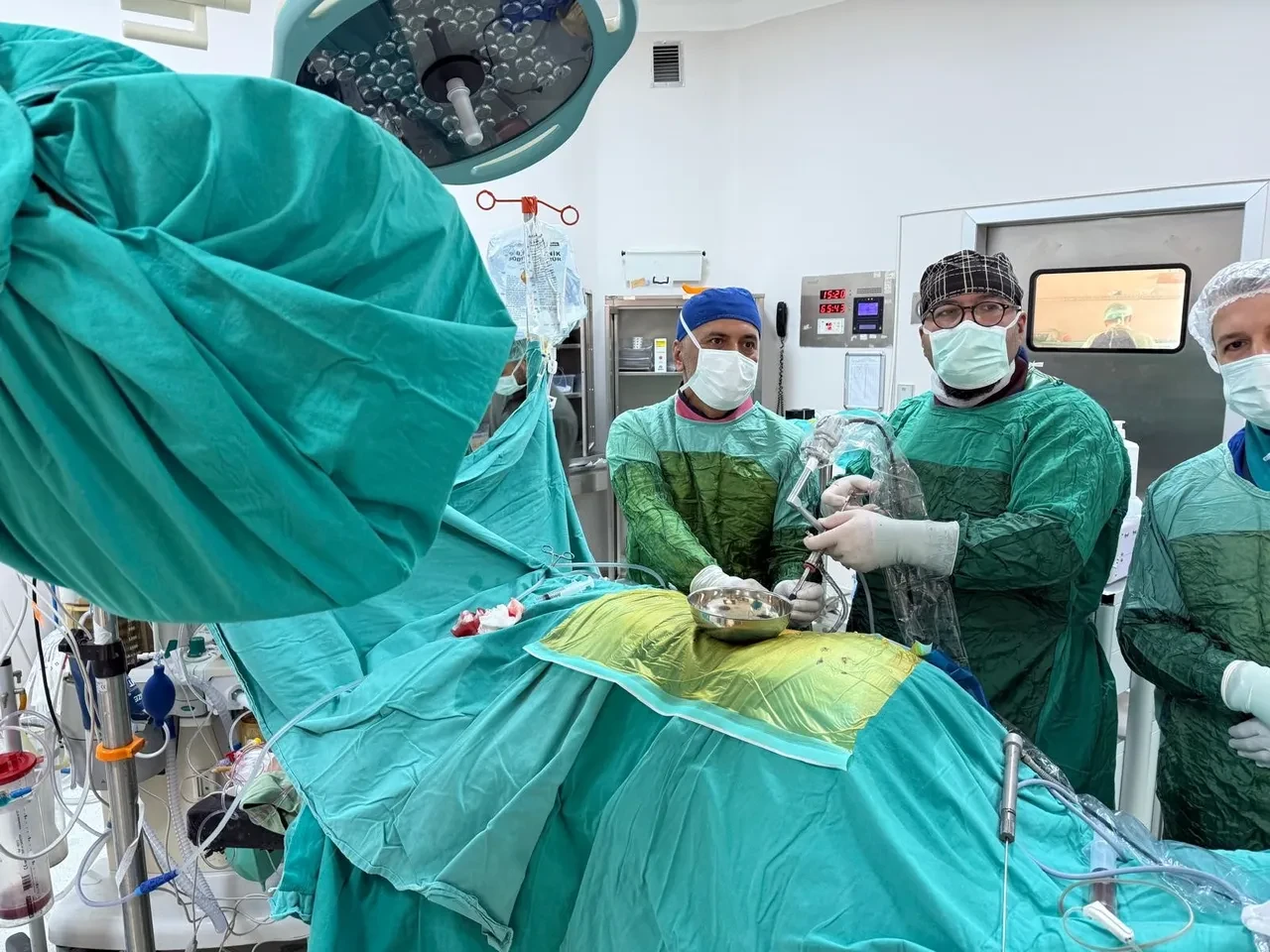 Sağ yan ağrısıyla doktora koştu: 58 yaşındaki kadının röntgeninde 'geyik boynuzu' çıktı