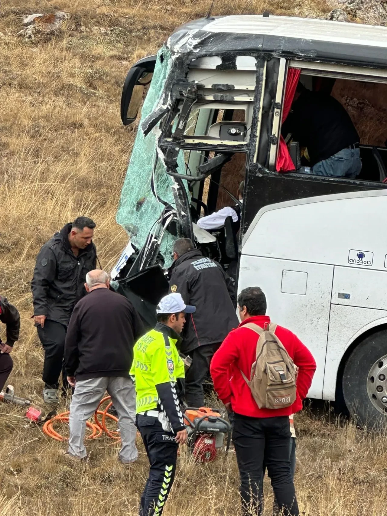 Sivas'ta feci kaza! Otobüs ile tır çarpıştı: Çok sayıda yaralı var 