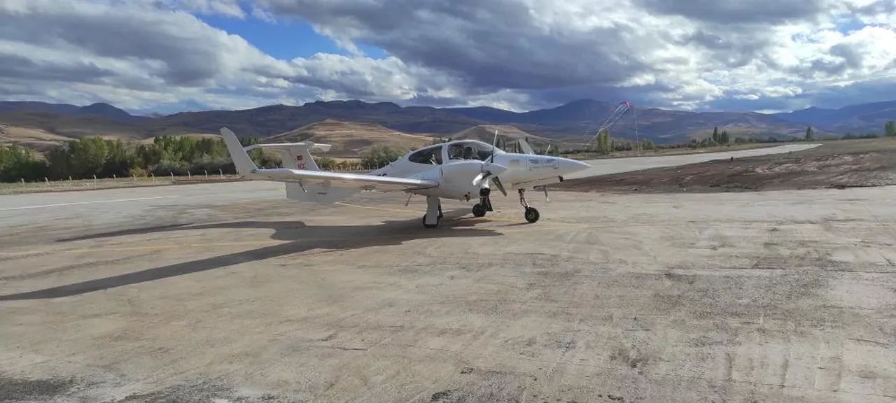 Türkiye'nin ilk ilçe havaalanı 84 yıl sonra tekrar hizmete açıldı! Devlet o uçakları almamıştı
