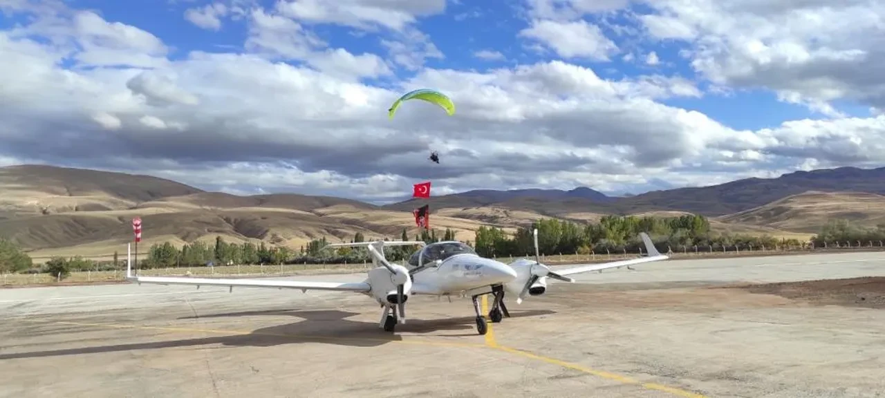 Türkiye'nin ilk ilçe havaalanı 84 yıl sonra tekrar hizmete açıldı! Devlet o uçakları almamıştı
