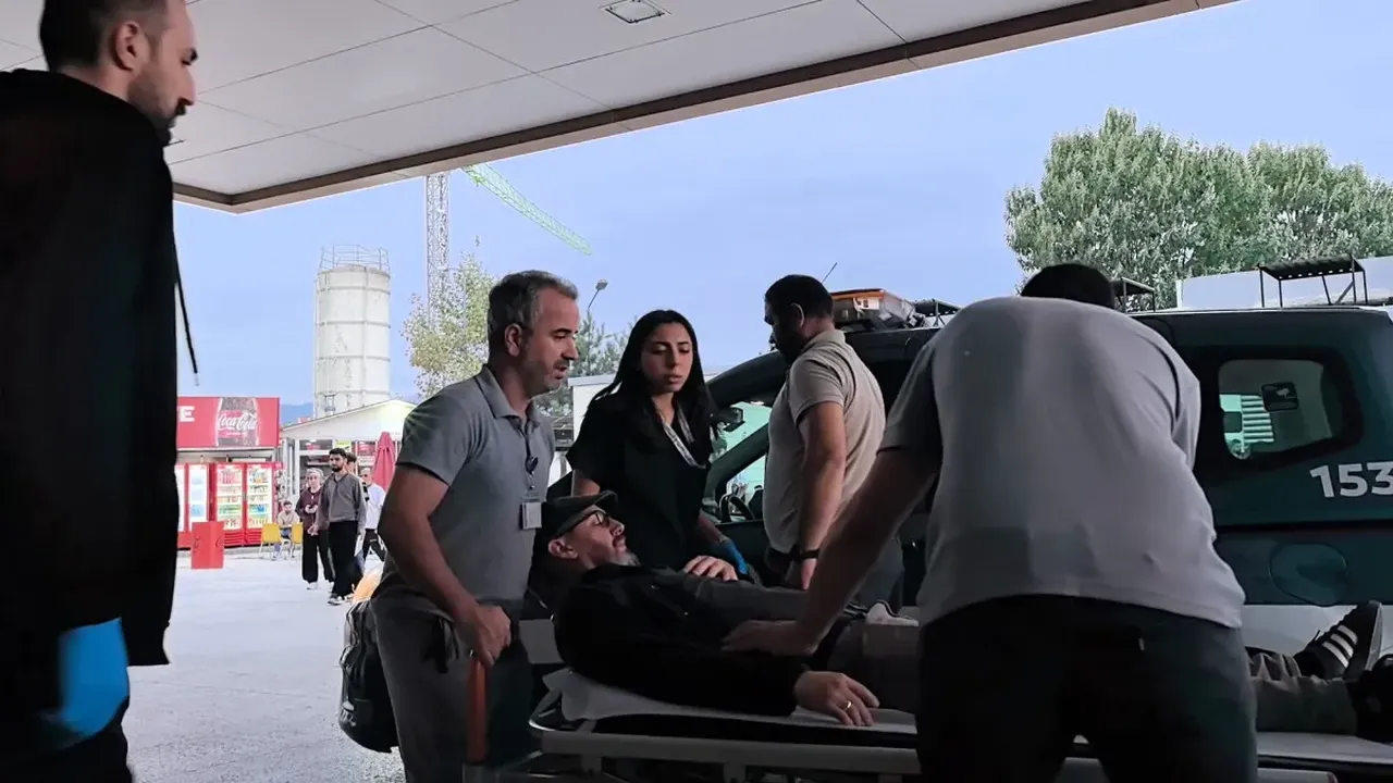 Zabıtadan hayat kurtaran müdahale! Dikkat, sayesinde fenalaşan sürücüyü fark etti