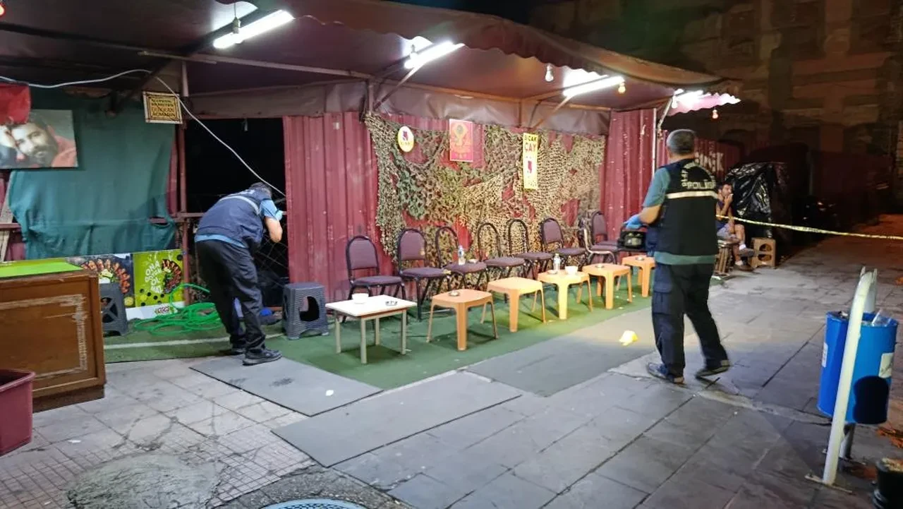 Adana'da çay ocağına silahlı saldırı: 2 yaralı