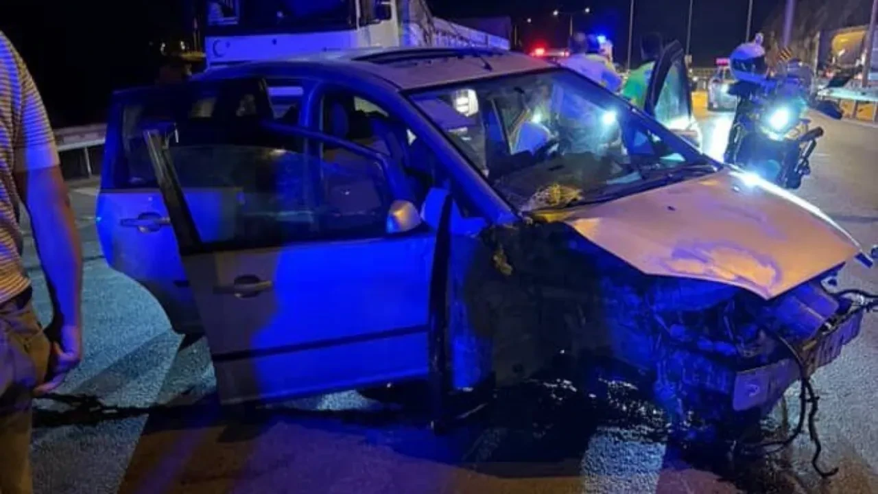 Amasya'da otomobil bariyere çarptı: Ölü ve yaralılar var!
