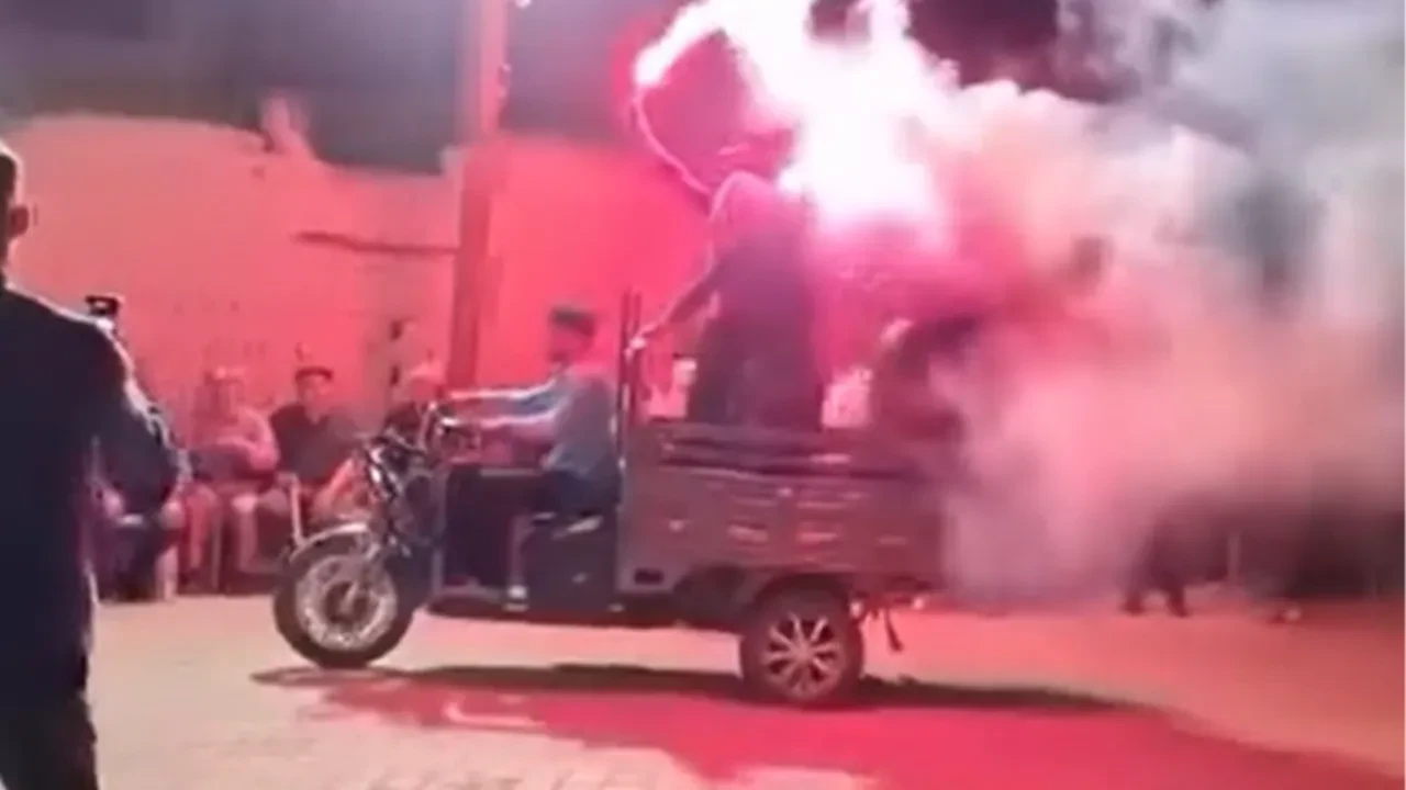Düğünde tehlikeli anlar kamerada! Silahlar peş peşe ateşlendi