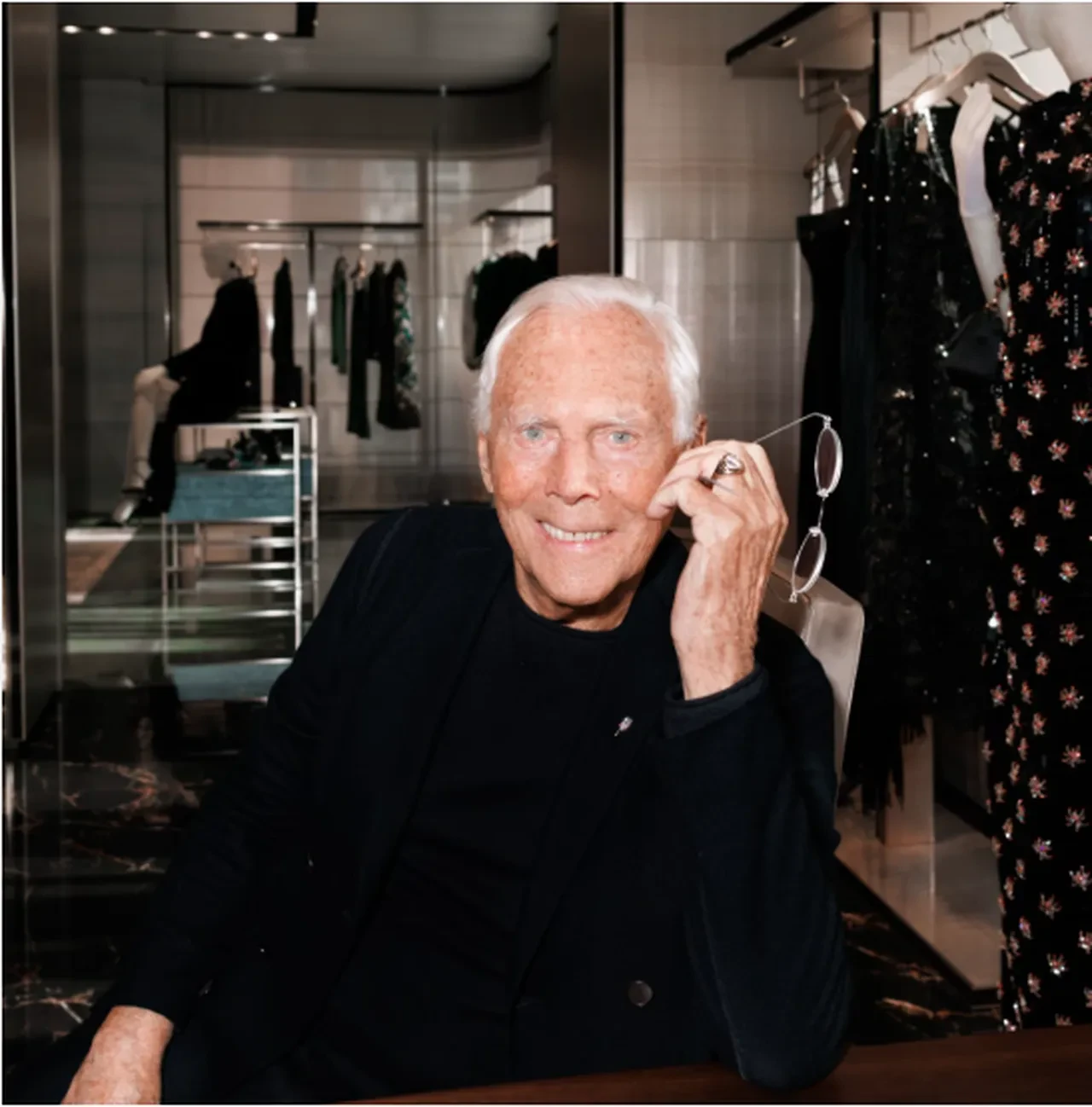 İtalyan moda tasarımcısı Giorgio Armani hayatını kaybetti