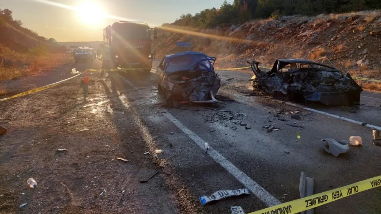 Karabük'te otomobiller çarpıştıktan sonra alev aldı: 3 ölü, 5 yaralı var!