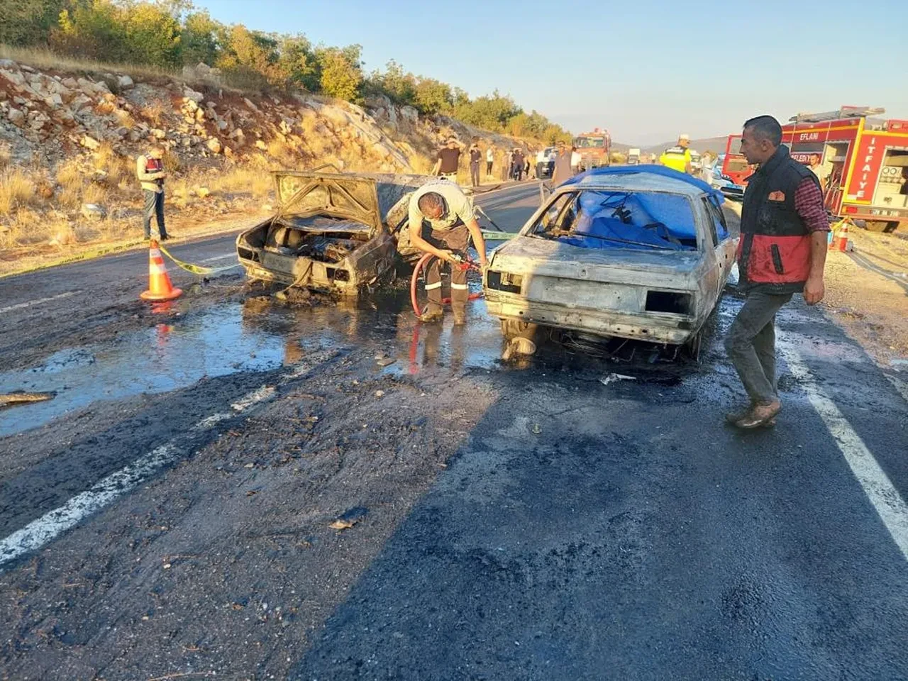 Karabük'te otomobiller çarpıştıktan sonra alev aldı: 3 ölü, 5 yaralı var!