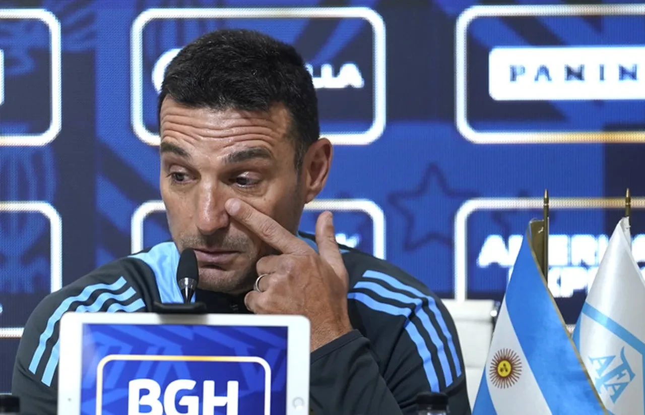 Lionel Messi'den şok açıklama! Bırakıyor mu? Hocasını bile gözyaşlarına boğdu