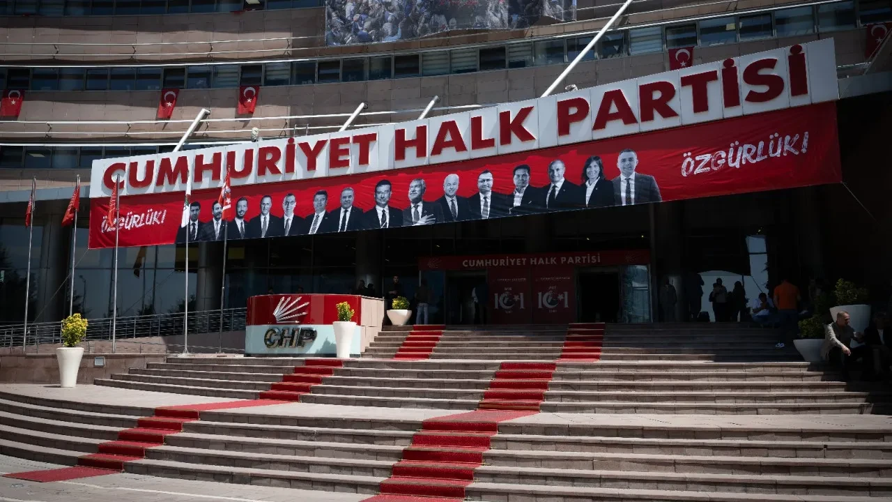 MHP'li Yalçın'dan CHP lideri Özel'e sert eleştiri! 'Geliyor gelmekte olan' 