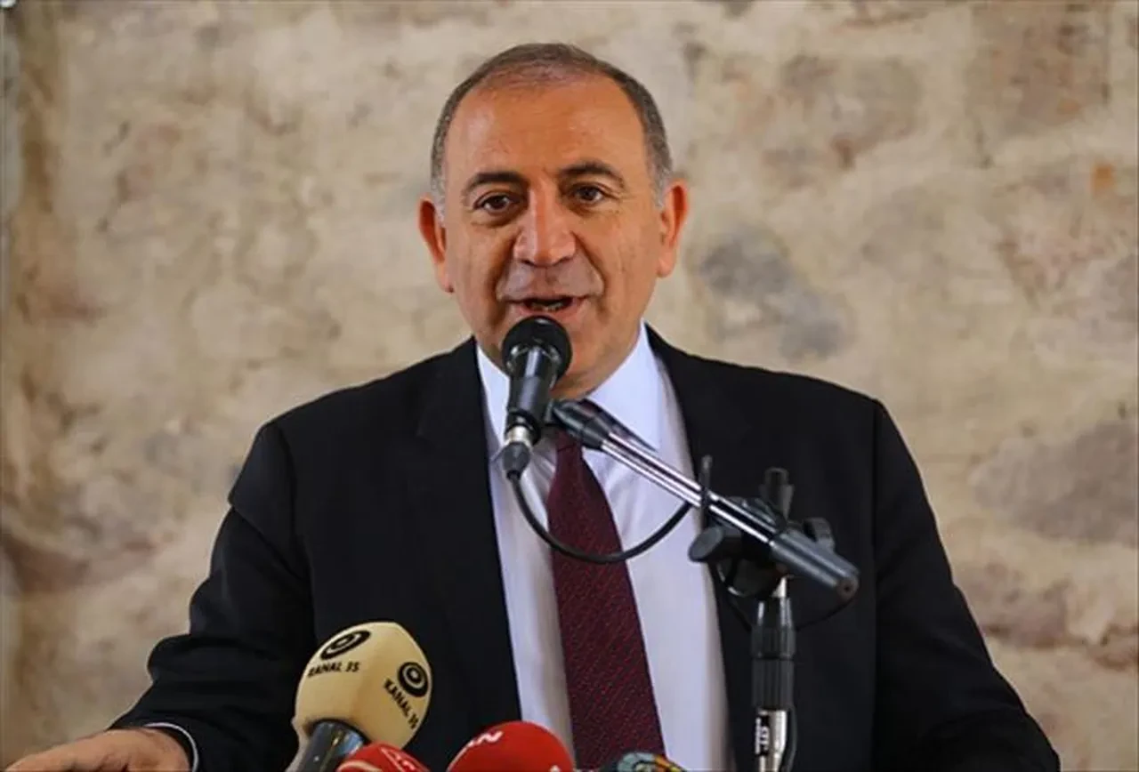 Özgür Özel'in Gürsel Tekin tavrına CHP'liler ne diyor? 'Çok ciddi bir şaşkınlık var' diyerek duyurdu