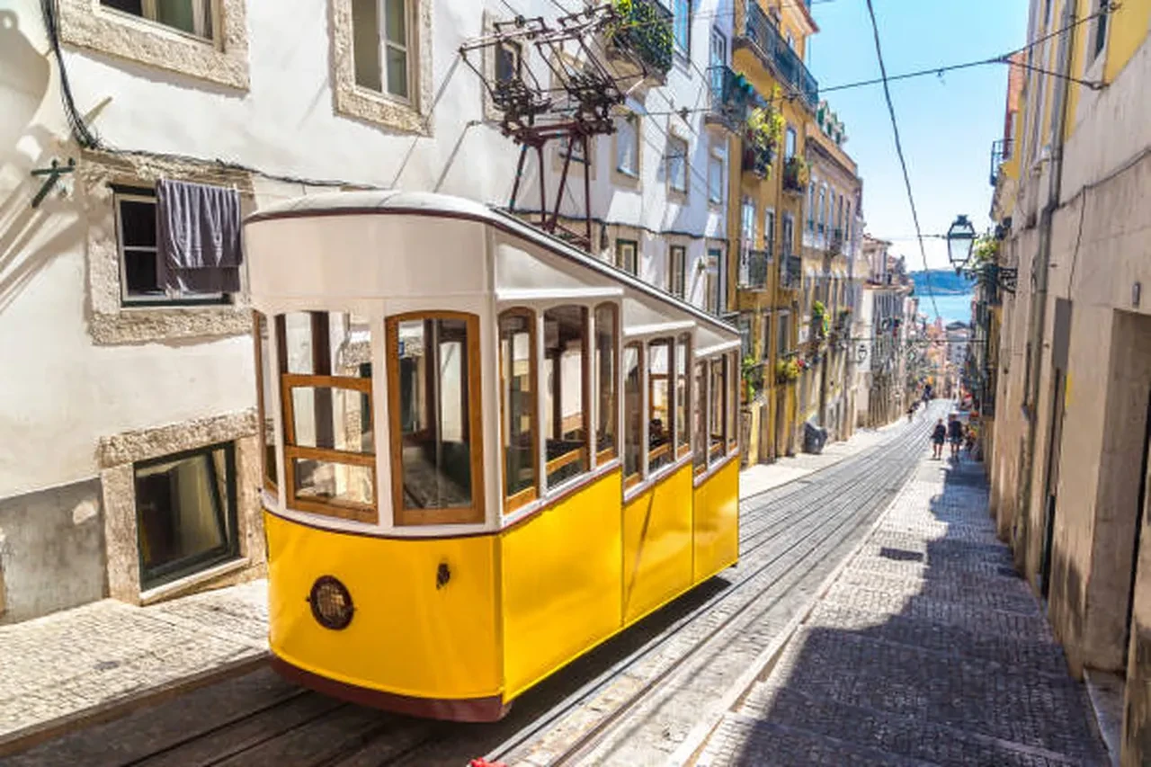 Portekiz'de tramvay faciası: Çok sayıda ölü ve yaralı var! Ulusal yas ilan edildi