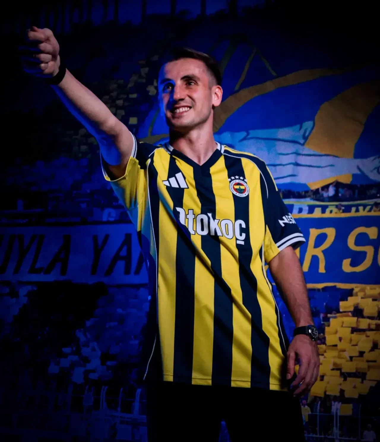 Rapçi Uzi baskılara dayanamadı! Galatasaray marşında Kerem Aktürkoğlu detayı