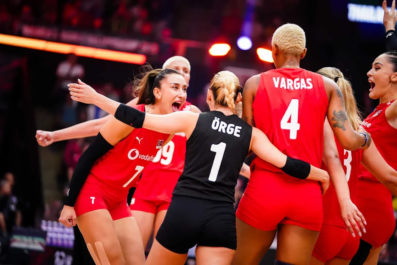 Türkiye ABD maç sonucu kaç kaç? Filenin Sultanları yarı finale yükseldi