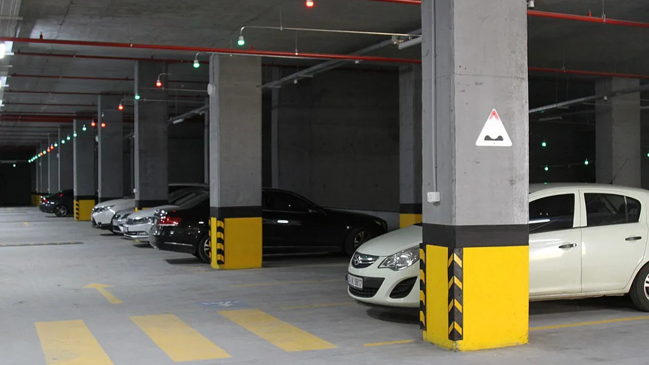 Aracı 2 gün AVM otoparkında kaldı, istenen ücret dudak uçuklattı: Anahtarı bırakın yazsaydınız