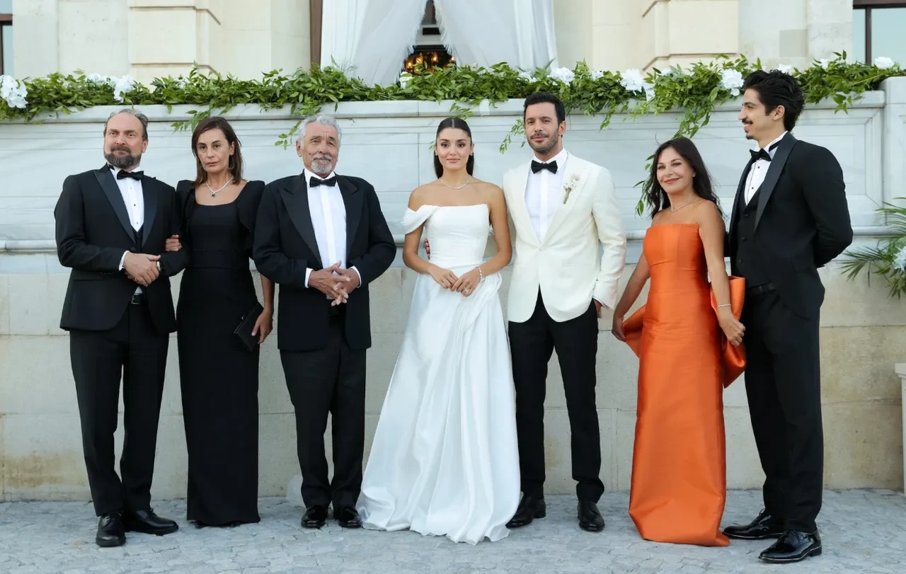 Aşk ve Gözyaşı dizisinde Barış Arduç ve Hande Erçel'den yeni kareler