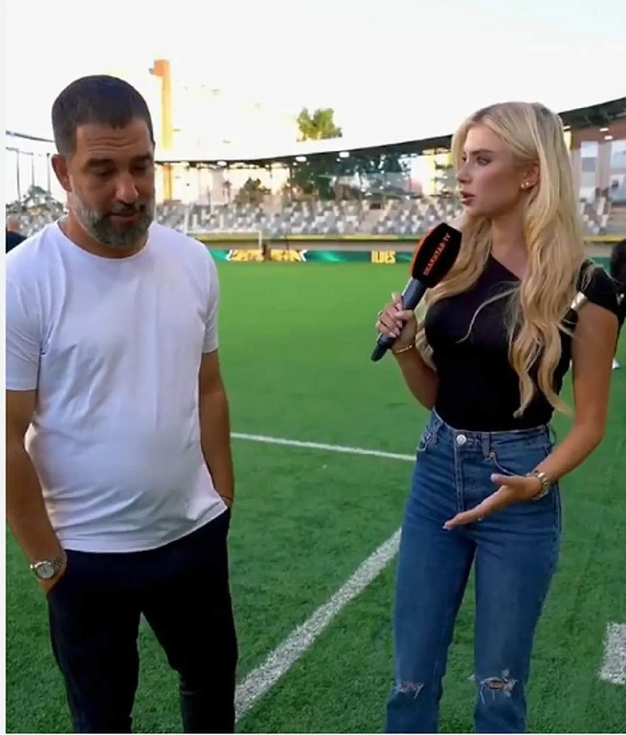 Aslıhan Doğan Turan, Arda Turan'ın Ukraynalı spikerle göz teması kurmamak için gösterdiği çaba hakkında konuştu