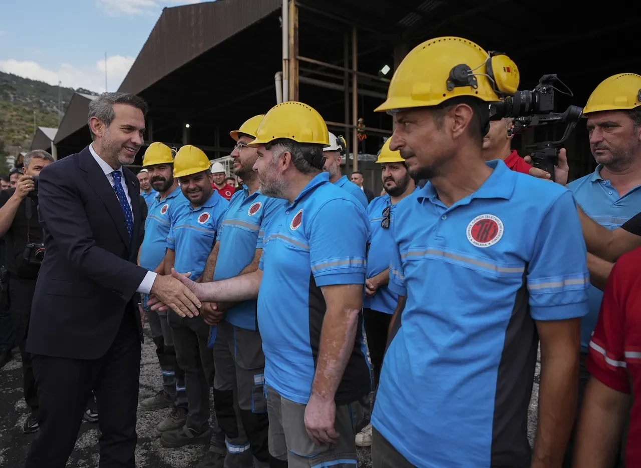Bakan Bayraktar açıkladı: Oyuncu değişikliğine gideceğiz