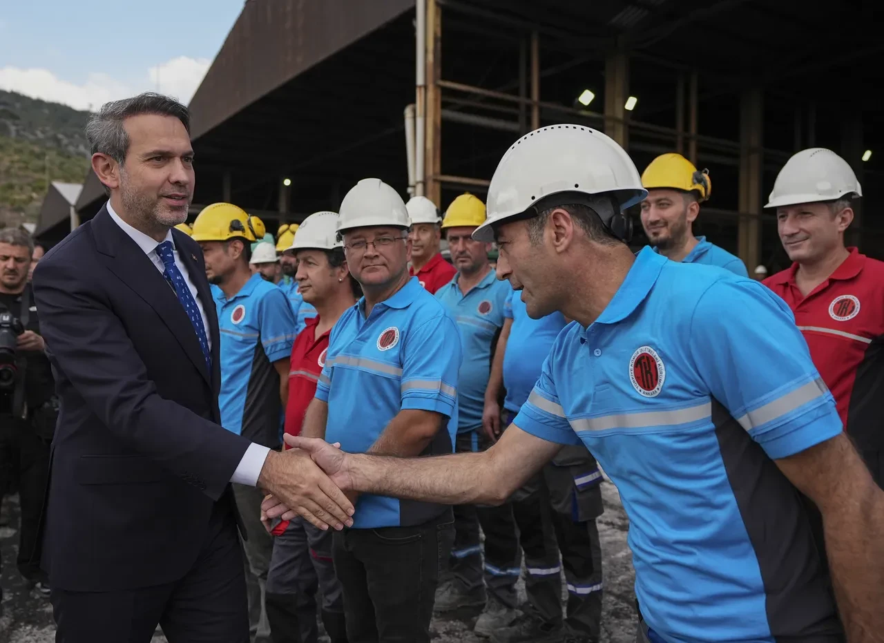 Bakan Bayraktar açıkladı: Oyuncu değişikliğine gideceğiz