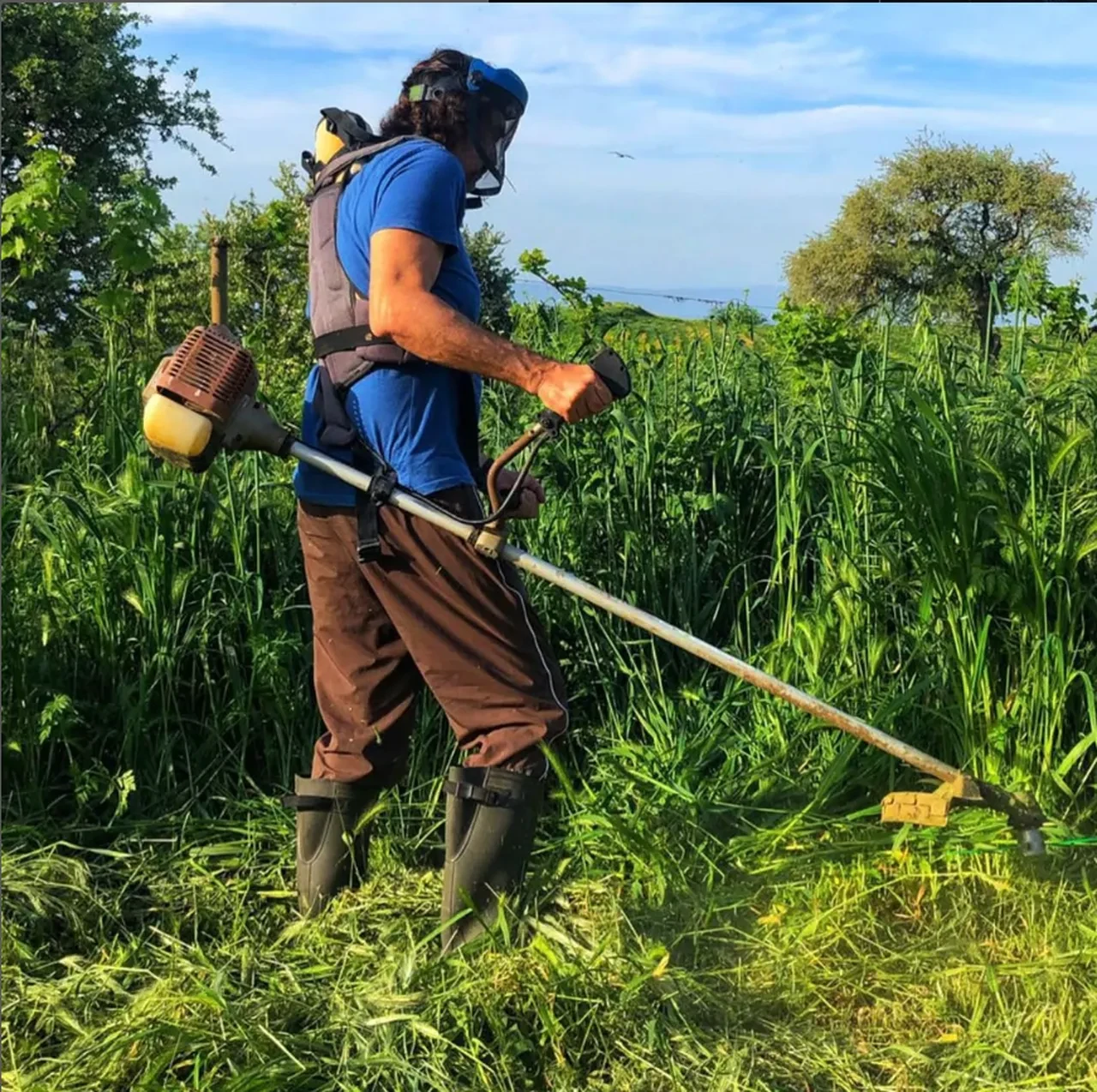 Burak Hakkı İstanbul'u terk etti, köy hayatıyla merak konusu oldu 