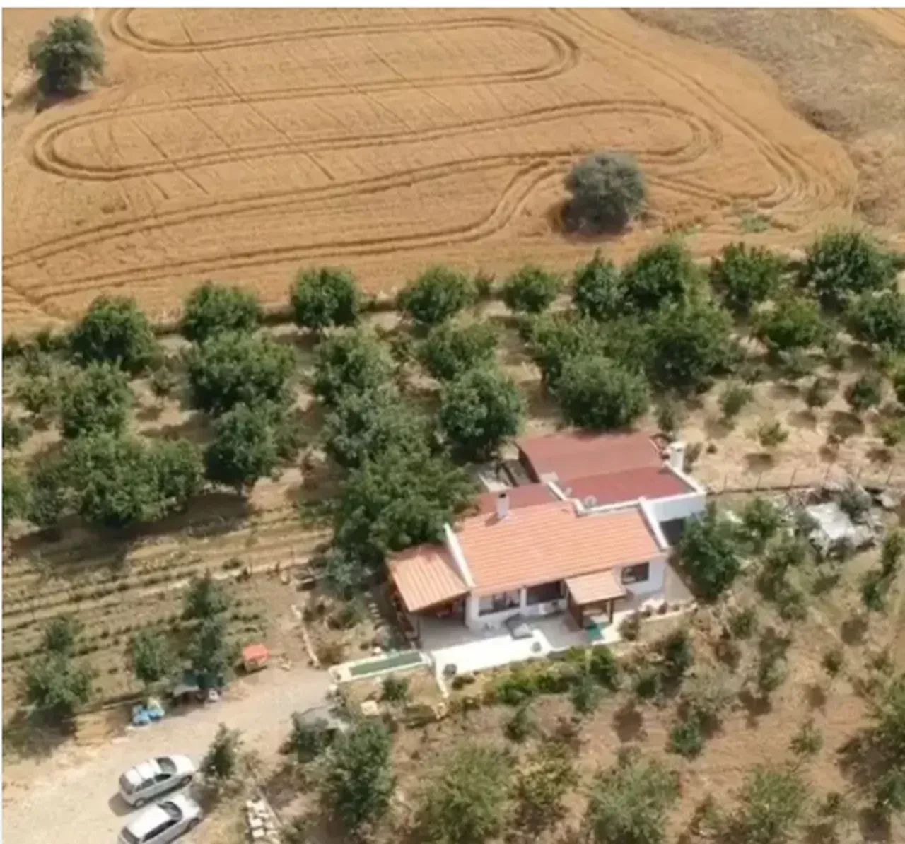 Burak Hakkı İstanbul'u terk etti, köy hayatıyla merak konusu oldu 