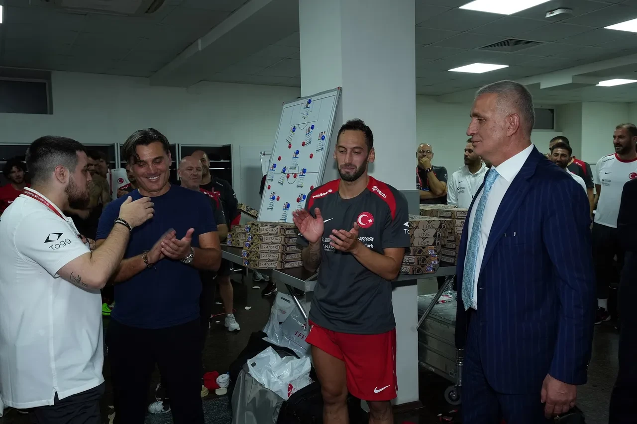 Cumhurbaşkanı Erdoğan'dan A Milli Takım'a telefon! Hem tebrik etti hem uyardı: Aman dikkat!