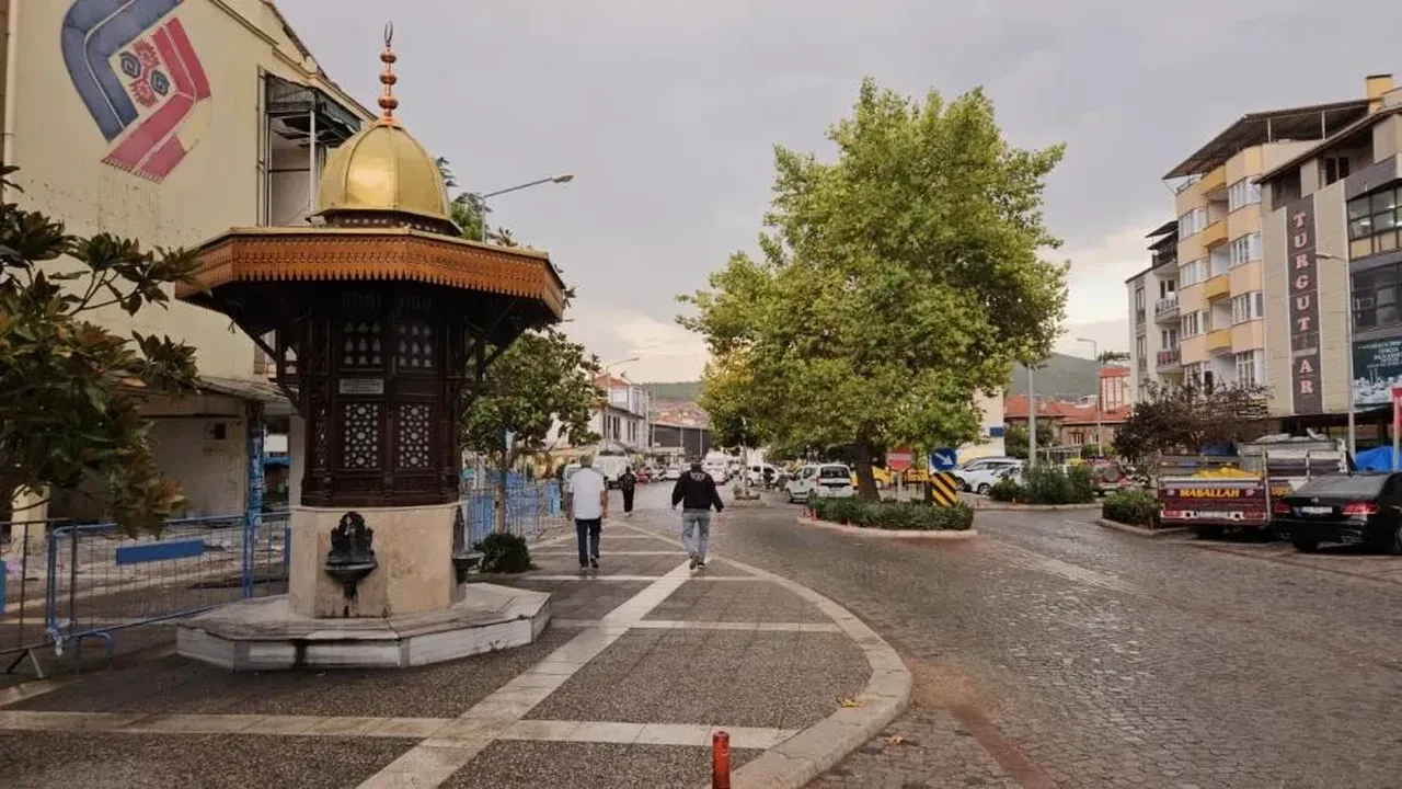 Depremden aylar sonra yağmura kavuştular: Konteynerlerde kalanlar endişeli
