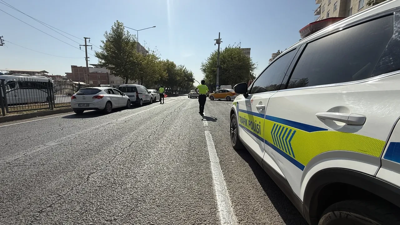 Diyarbakır'da zincirleme kaza! 5 araç birbirine girdi