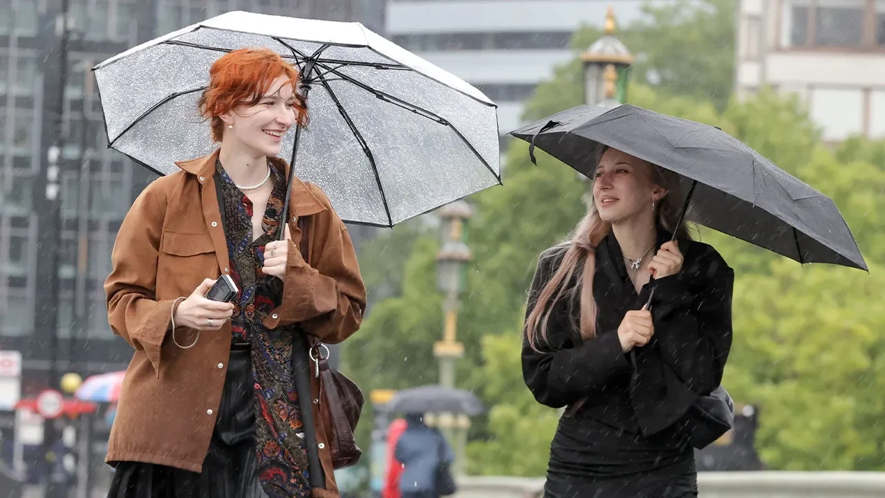 Hafta sonuna dikkat! Meteoroloji'den uyarı üstüne uyarı: Yağmur, rüzgar ve toz taşınımı geliyor