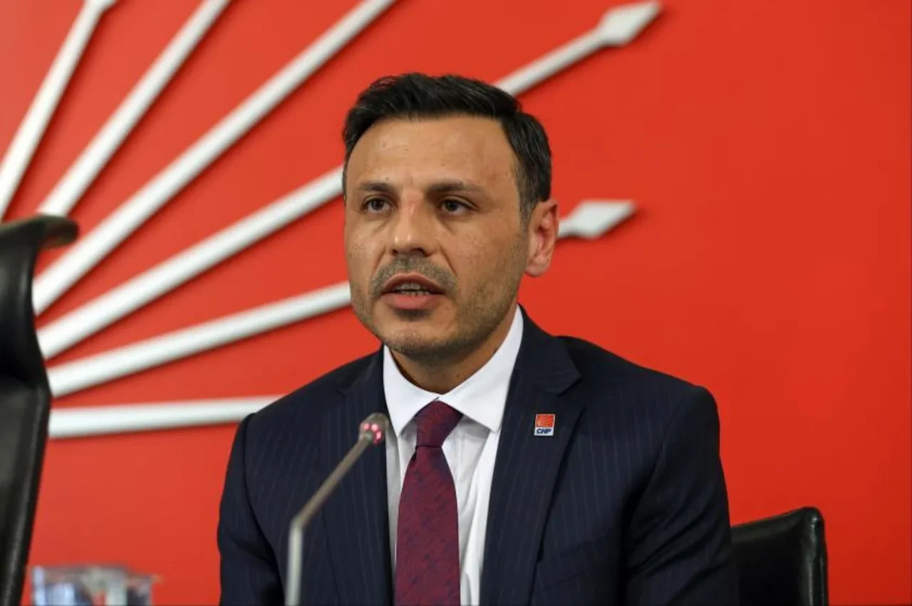 Hasan Babacan heyetten çekiliyor! Yeni CHP İstanbul Yönetimi toplanmadan dağılmaya başladı 
