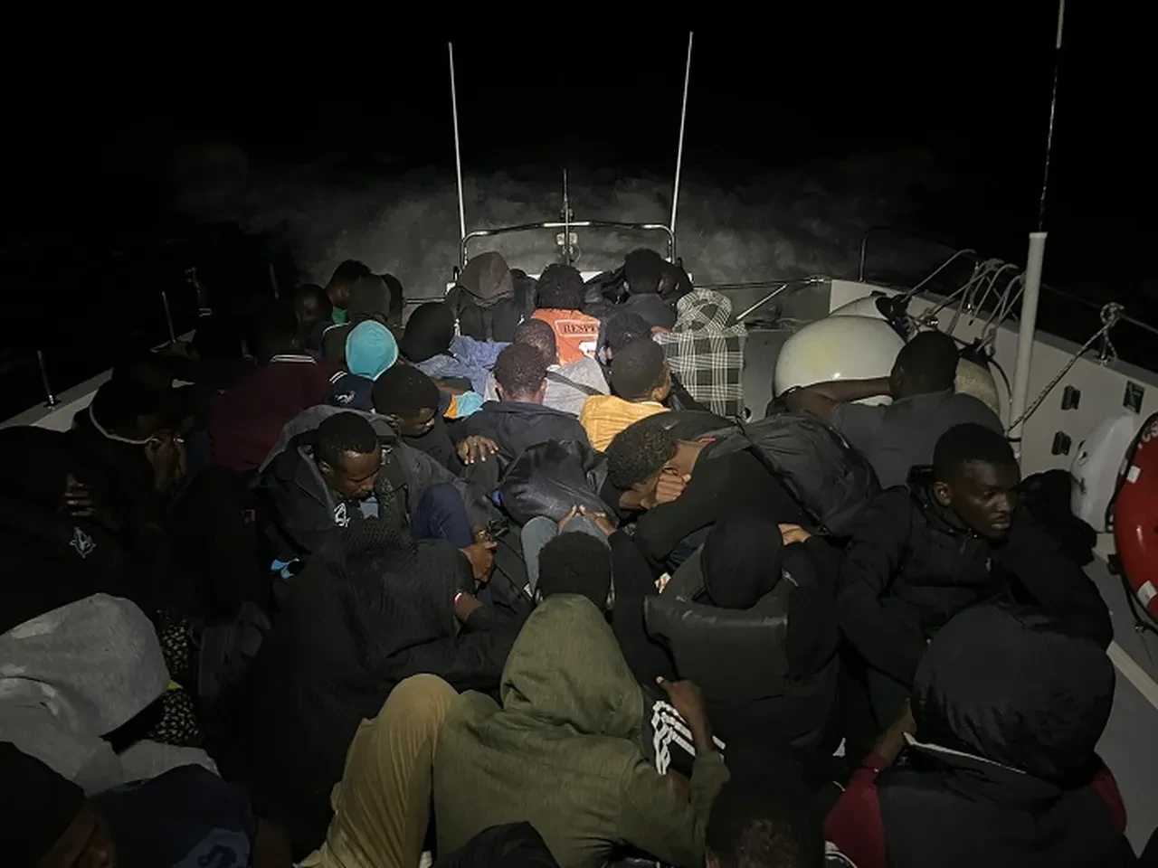 İzmir'de 137 düzensiz göçmen yakalandı