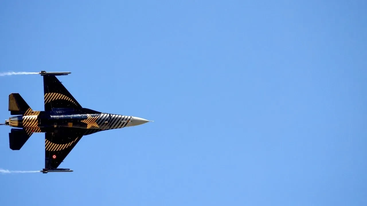 İzmir'de savaş uçakları neden uçuyor son dakika? 5 Eylül İzmir F16 jet uçak sesi