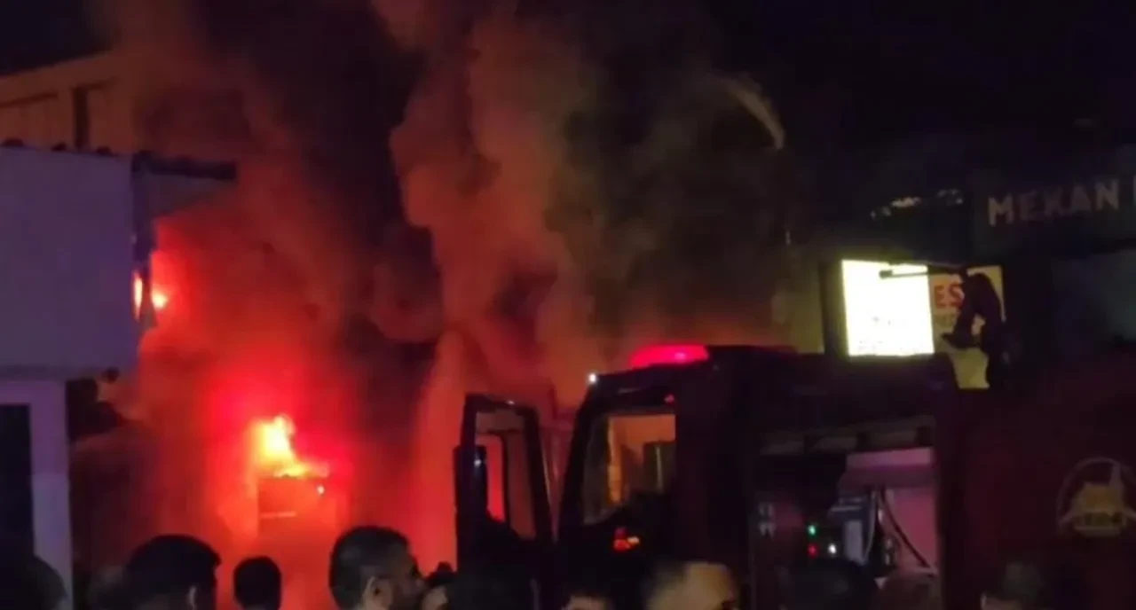 Kırşehir’de hırdavat dükkanı alev alev yandı!