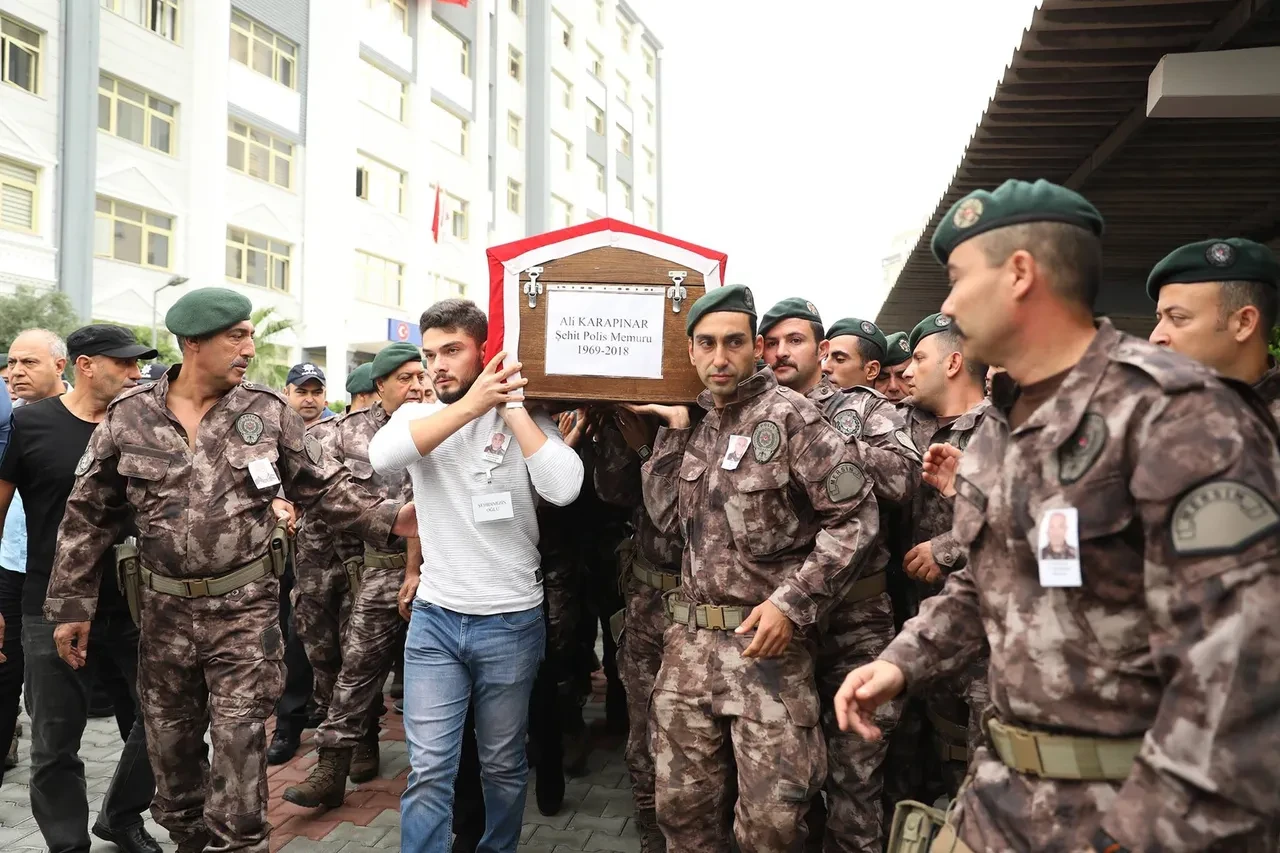 Mersin'de bir polis şehit! Babasıyla ilgili acı detay ortaya çıktı