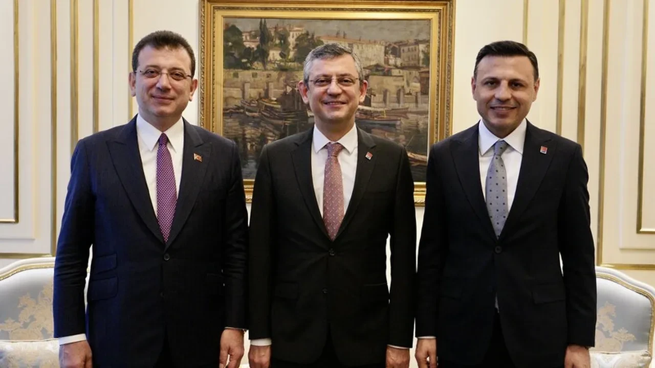 Özgür Özel ve Ekrem İmamoğlu parti kuruyor! Ankara kulislerine bomba gibi düştü