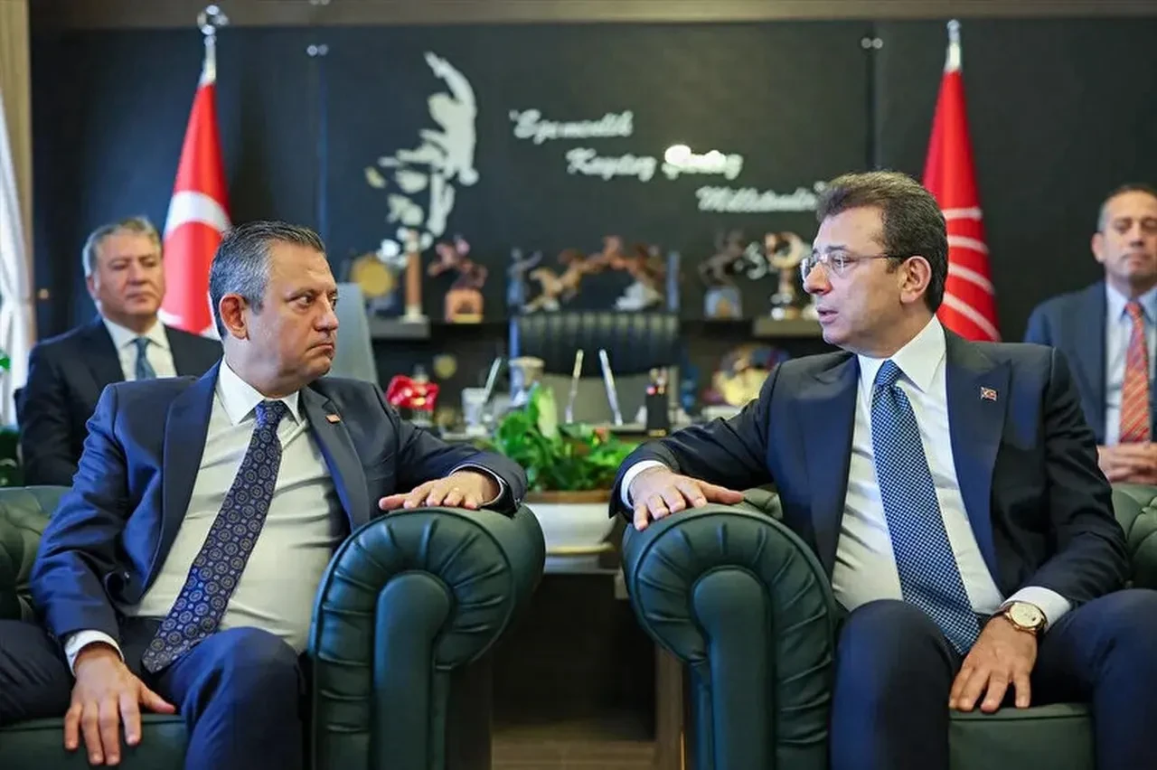 Özgür Özel ve Ekrem İmamoğlu parti kuruyor! Ankara kulislerine bomba gibi düştü
