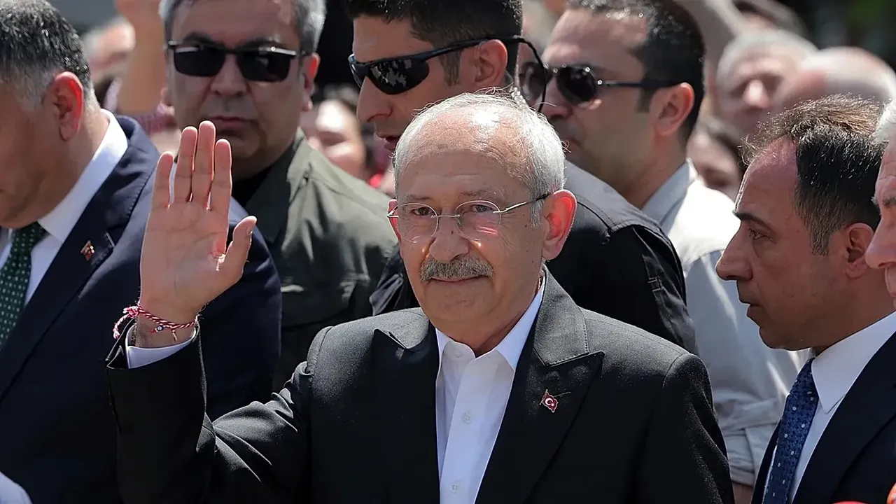 Özgür Özel ve Ekrem İmamoğlu parti kuruyor! Ankara kulislerine bomba gibi düştü