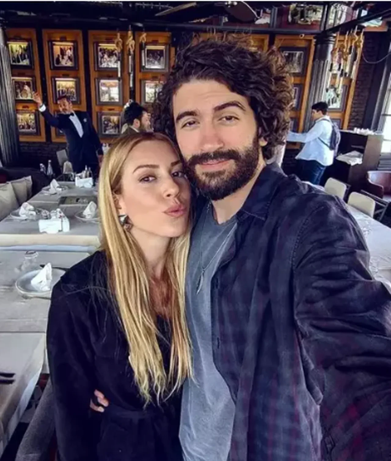 Sinem Kobal görümce oluyor! Gelinleriyle poz verdi