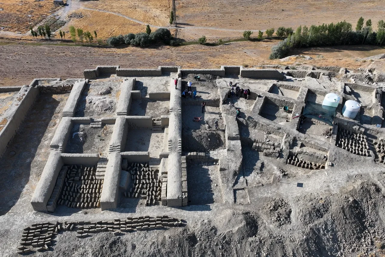 Van'da ilginç keşif! Yumurta büyüklüğünde, hepsi yığıntı halinde bulundu